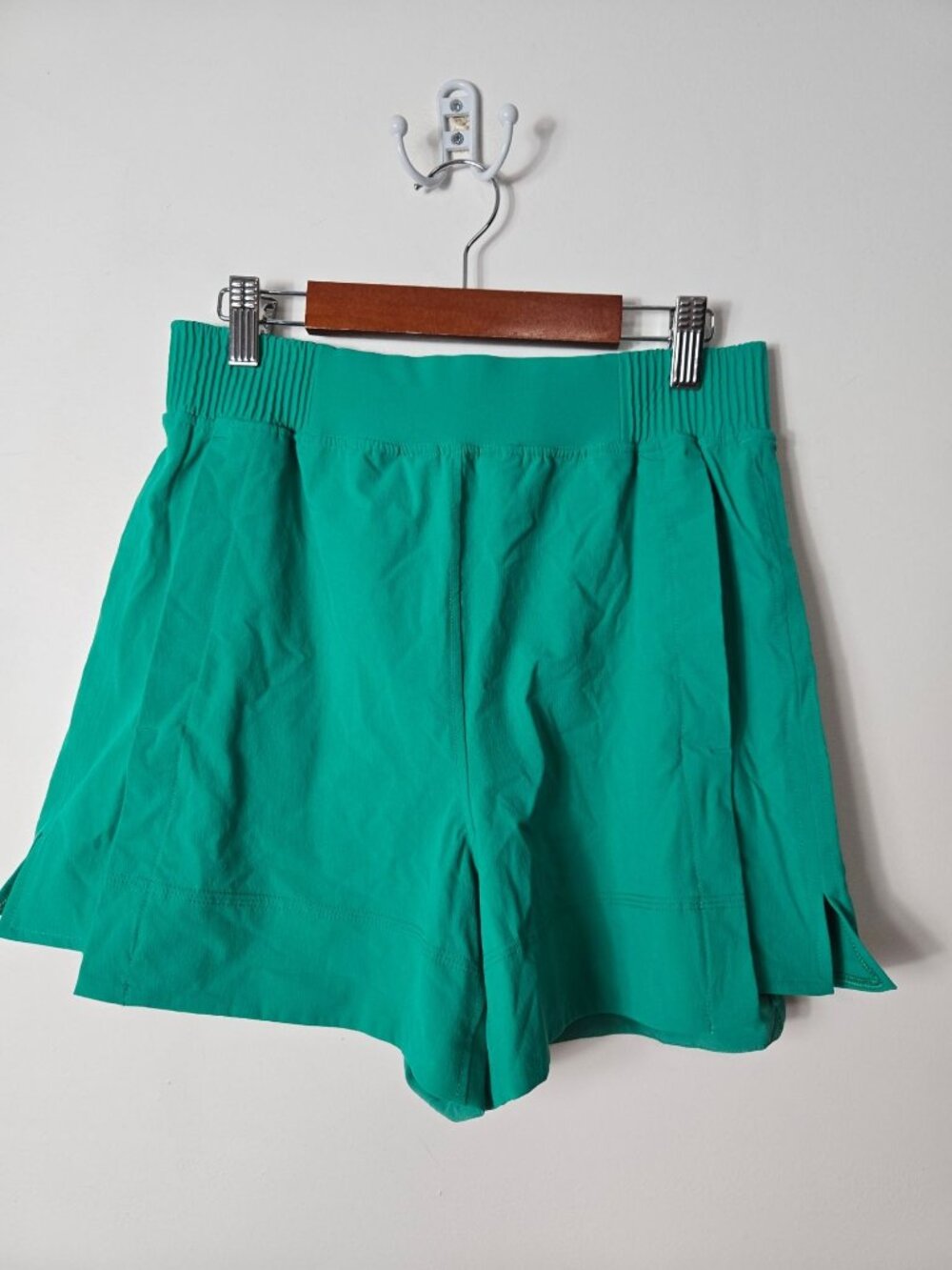 Lululemon Size S Stretch Woven Relaxed-Fit High-Rise Short 4" Kelly Green